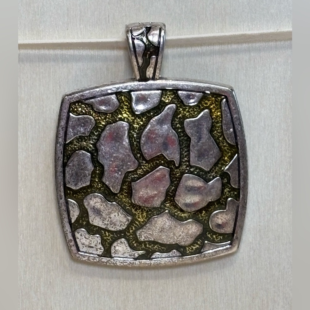 Premier Designs enhancer turtle shell design with green enamel and silver toned.